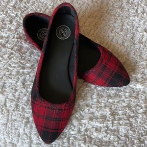 Plaid ballet flats 🥿